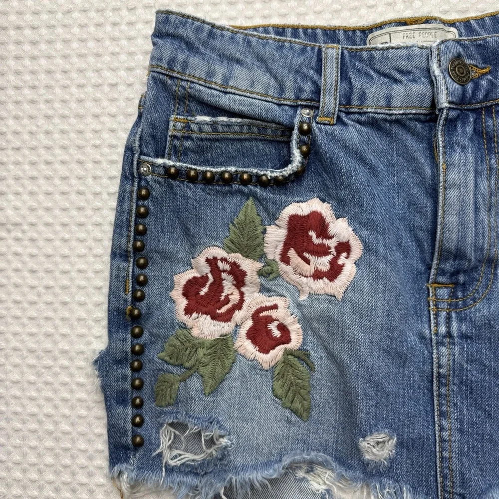 Free People Women's 25 Blue Denim Mini Skirt Floral Embroidered Studded Fringe